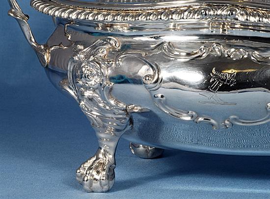 An early Victorian Irish silver soup tureen and cover,